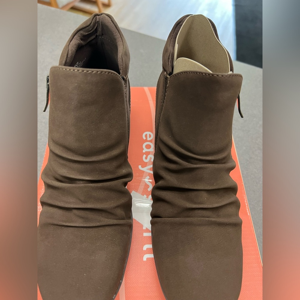 Easy Spirit - 8-1/2 Wide - NEW in Box - Brown Ruched Boots